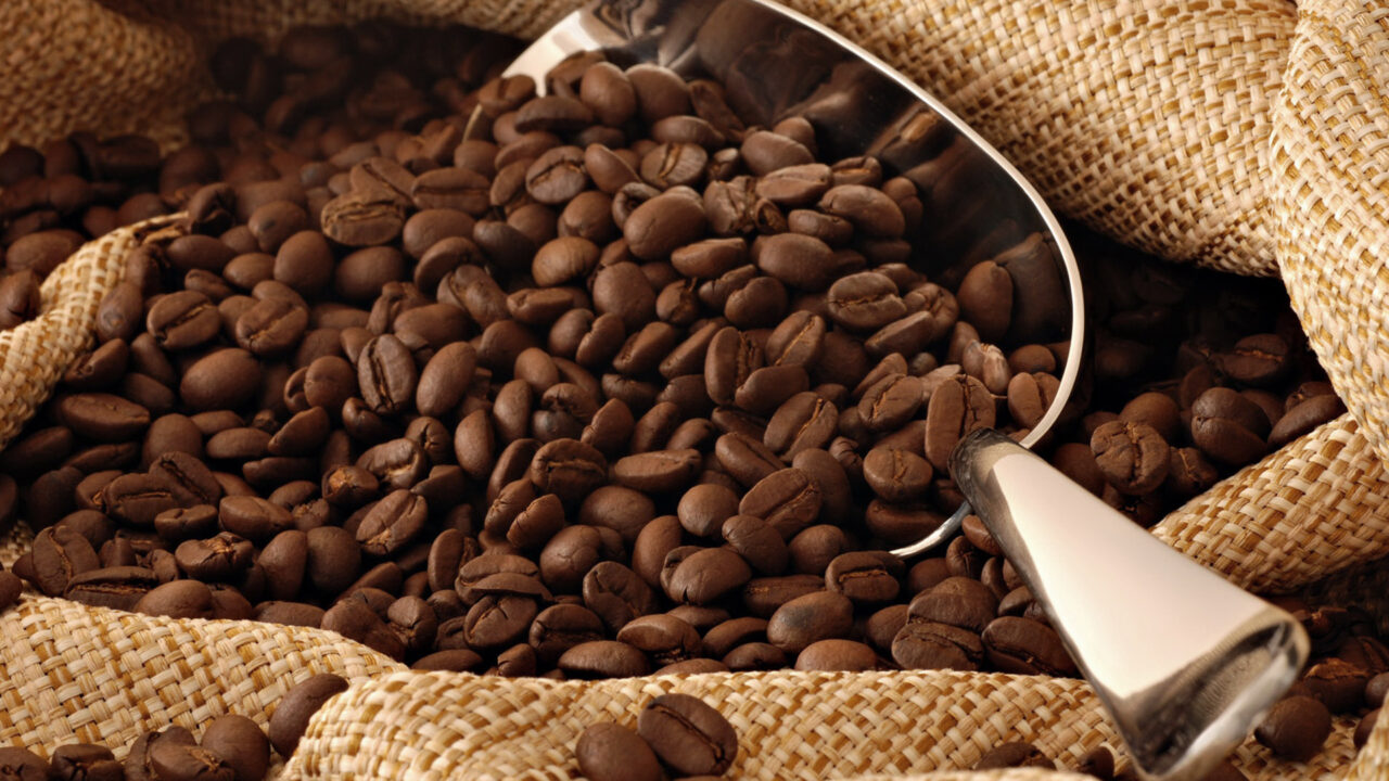 قهوه چیست و هر آنچه که باید در رابطه با قهوه بدانید