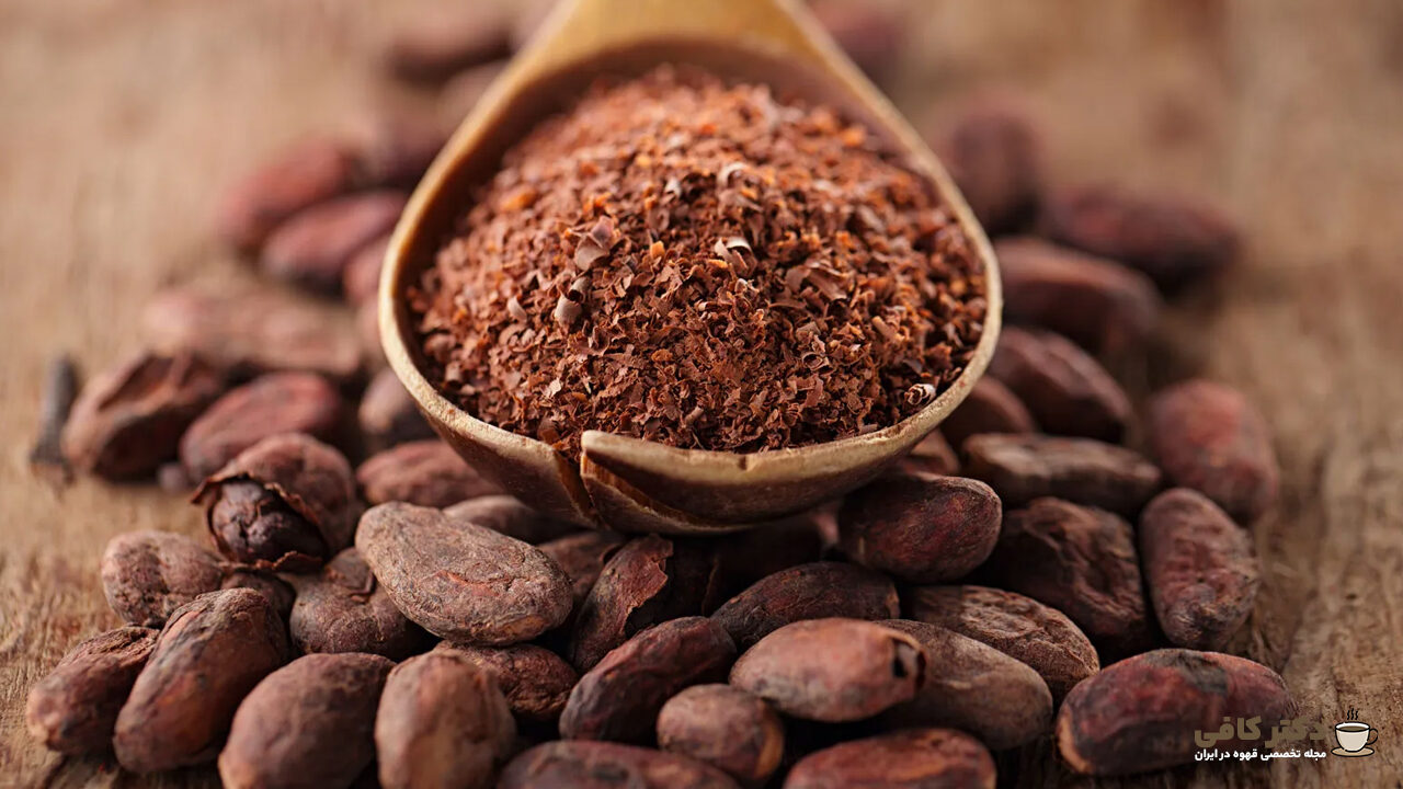 برای تهیه شکلات از کاکائو، دانه ها را تفت داده، آسیاب می کنند و با شکر و گاهی شیر مخلوط می کنند تا محصولی صاف و خامه ای ایجاد شود.