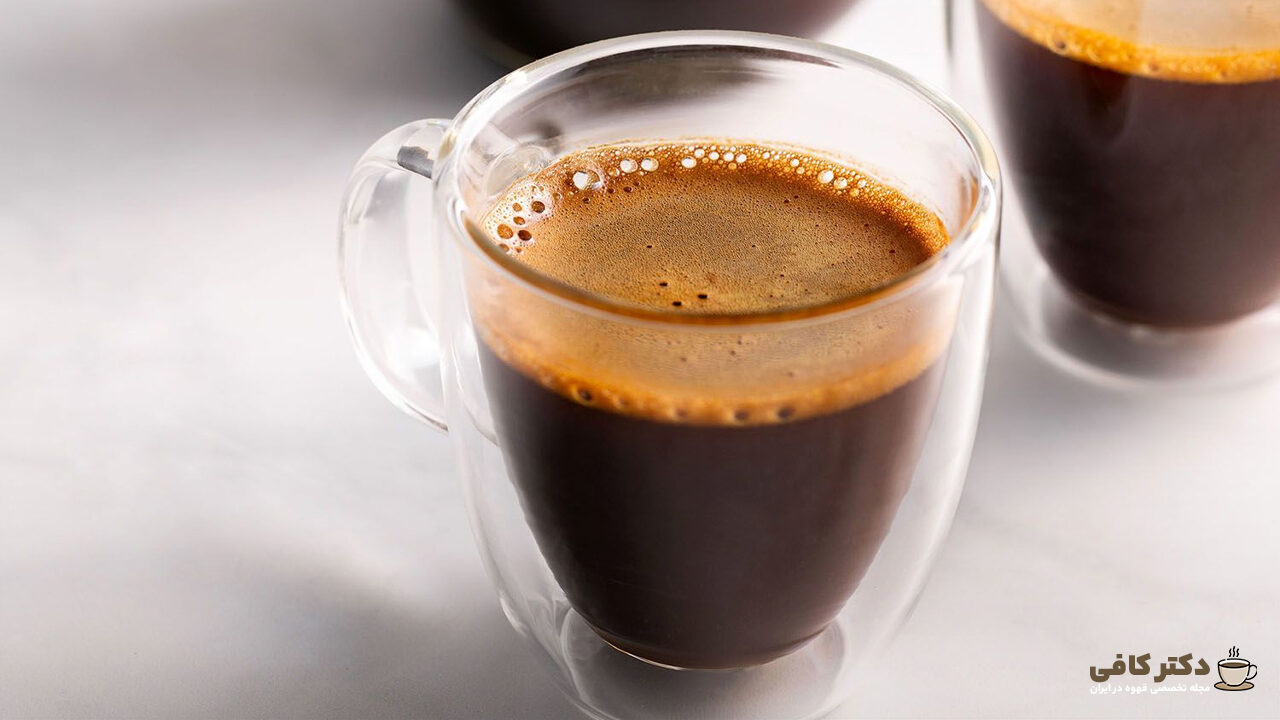 اسپرسو یک قهوه غلیظ و قوی است که با فشار دادن آب داغ به دانه های ریز آسیاب شده قهوه تهیه می شود.