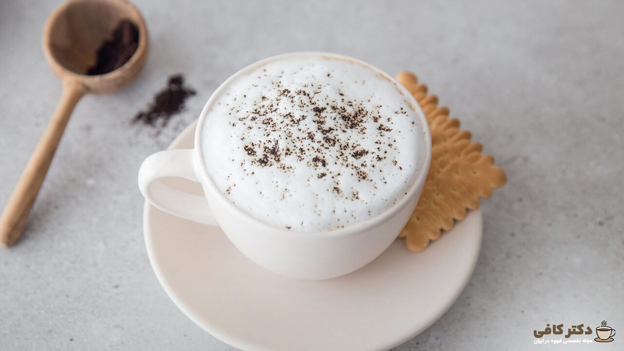 کافه لاته، نوعی قهوه است که با استفاده از قهوه اسپرسو و شیر بخاری تهیه می‌شود و با یک لایه کرم بالای آن تزئین می‌شود.